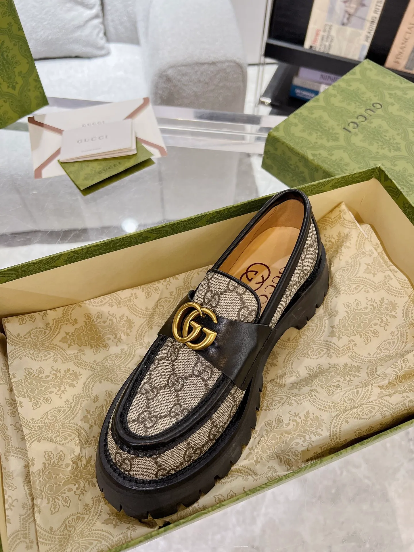 👟👟Ex-factory price 560👟👟 Male +10 Gucci Gucci 2023 early spring new product! The original version is developed into a higher version. Both men and women have open edge beads to ensure consistent quality. Size: 35-41# for women and 39-45# for men.